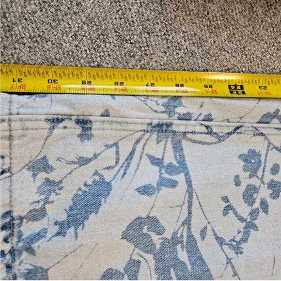 Wide-Leg Floral Denim - Picture 5 of 10